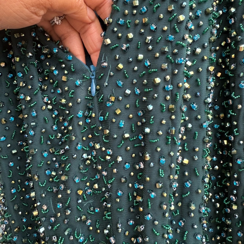 Elegant Green Evening Gown - Picture 9 of 16